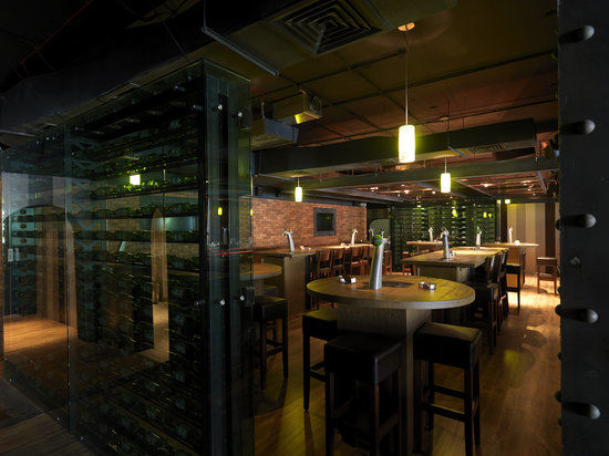 Loca Restaurant & Bar
